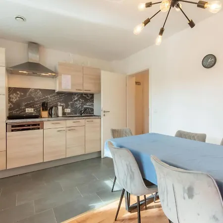 Moderne In Mit Terrasse